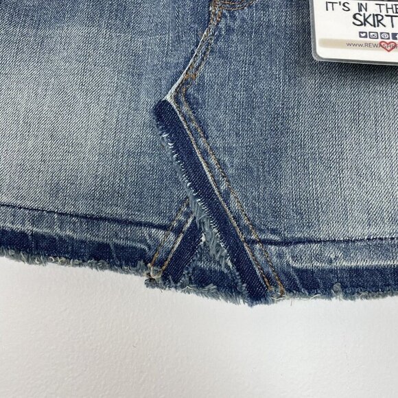 Rewash Distressed Denim Mini Skirt Size 12/30 NWT Medium Wash - Picture 3 of 7